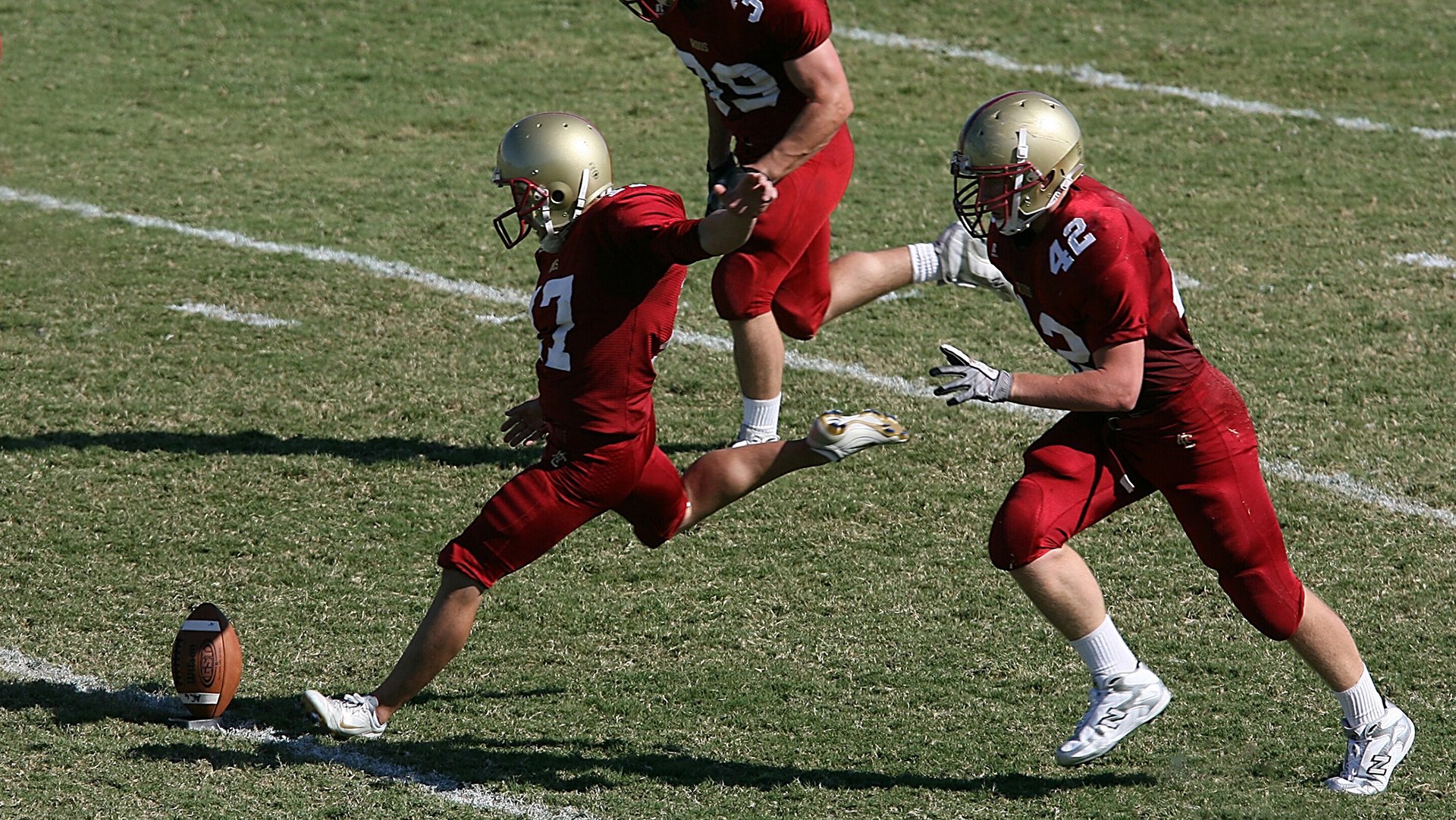 温网2024，阿尔卡拉斯与斯瓦泰克双双夺冠，新生代闪耀全英俱乐部